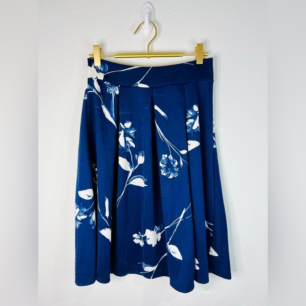 See You Monday Women’s Blue Floral Pleated Skirt Size Medium Elegant & Feminine - Picture 2 of 12